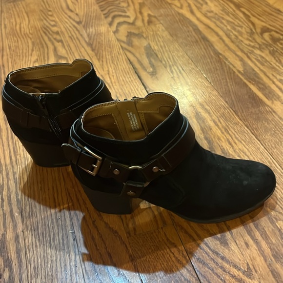 Booties 7.5 - Picture 3 of 4